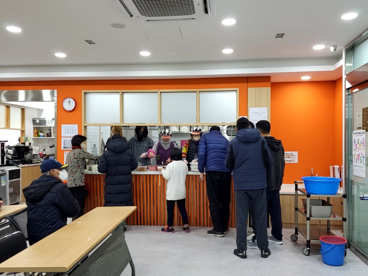 2022/11/30(화) - 점심식사(삼치카레구이, 오뎅무우국, 오이무침, 김치, 유산균요구르트)