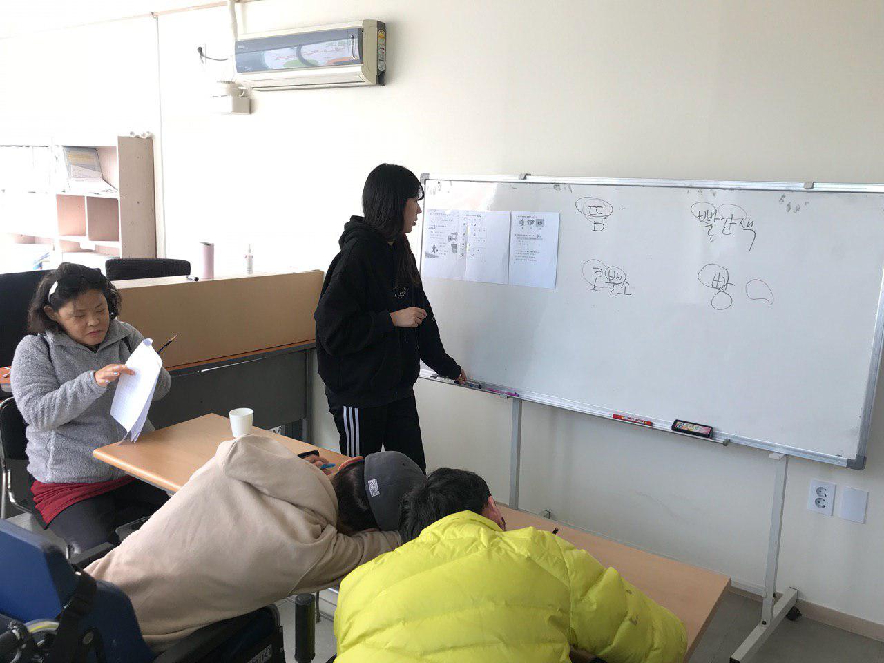 2019년 4월 15일 - 국어수업 사진