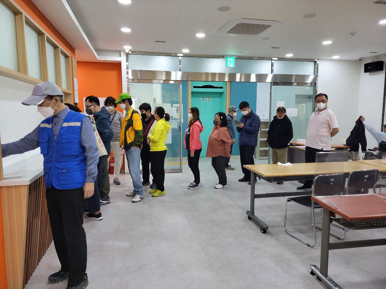 2022/05/03(화) - 점심식사 시간(동그랑땡, 소고기뭇국, 사과 ,,,)