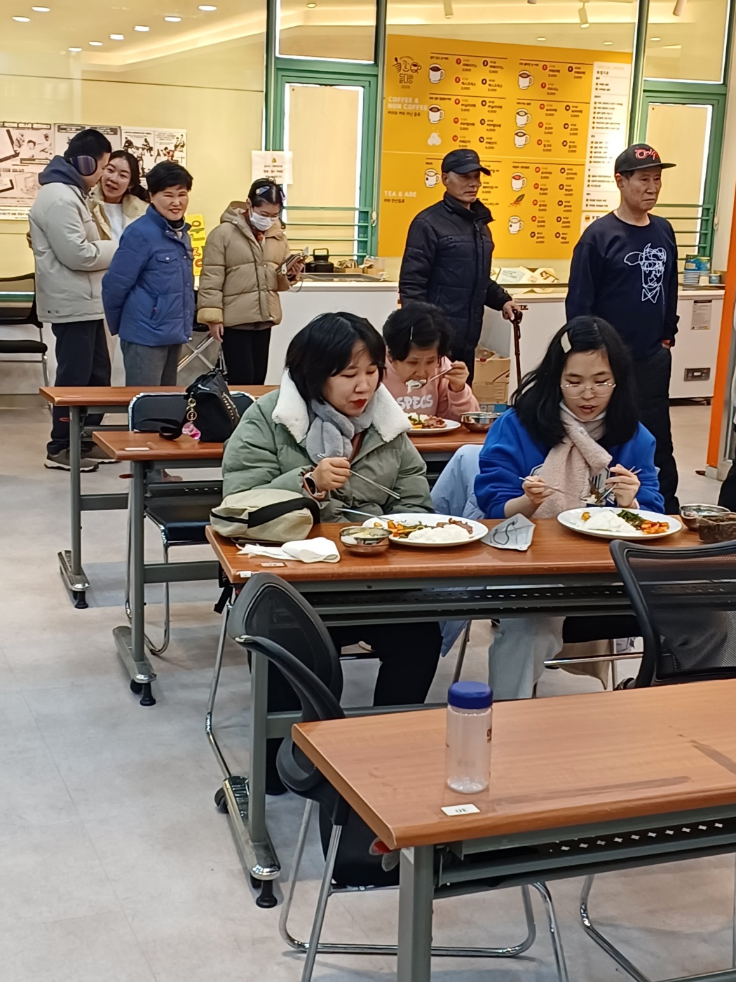 2023년 12월 08일(금) 점심급식(북어채두부국, 훈제오리구이...)