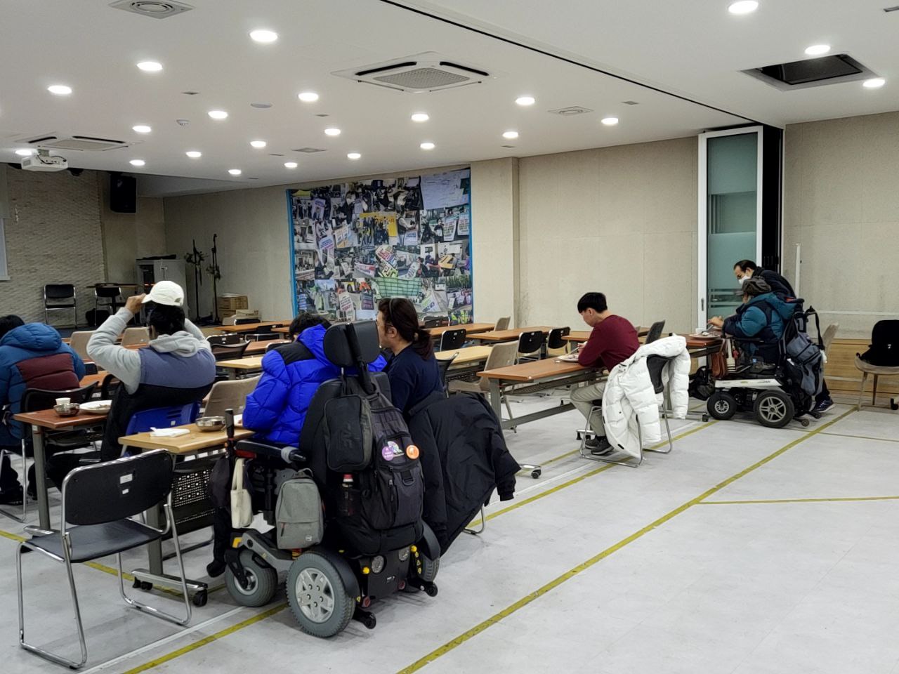 2023/1/11(수)- 점심식사(흑미밥,된장찌개,훈제오리구이...)