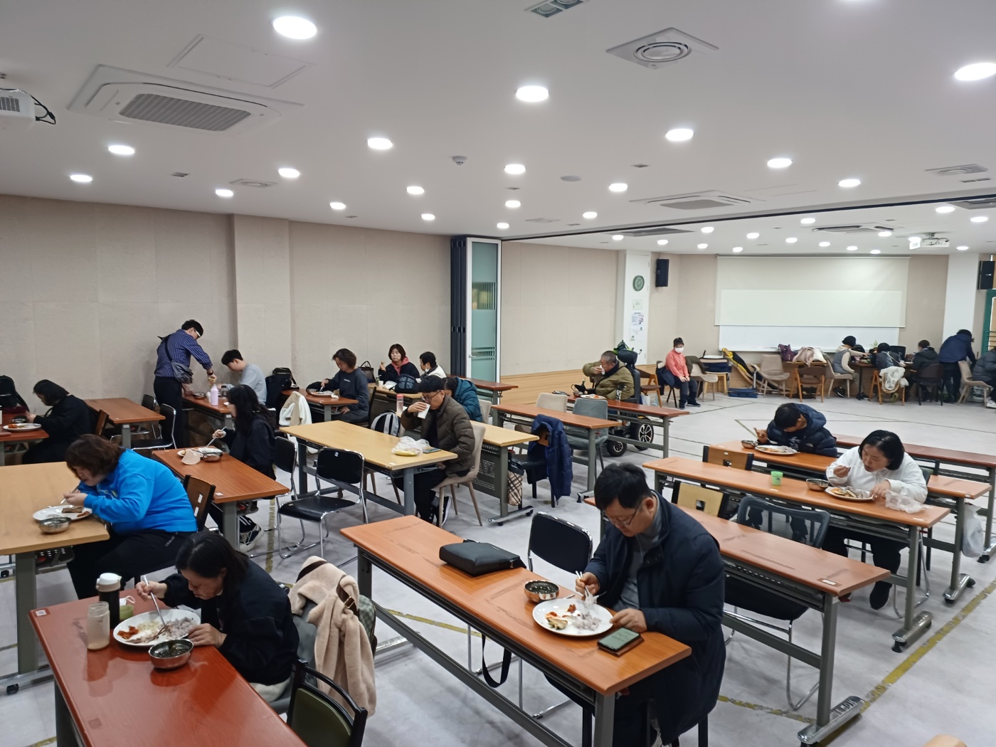 2023년 12월 11일(월) 점심급식(들깨미역국, 고등어구이...)