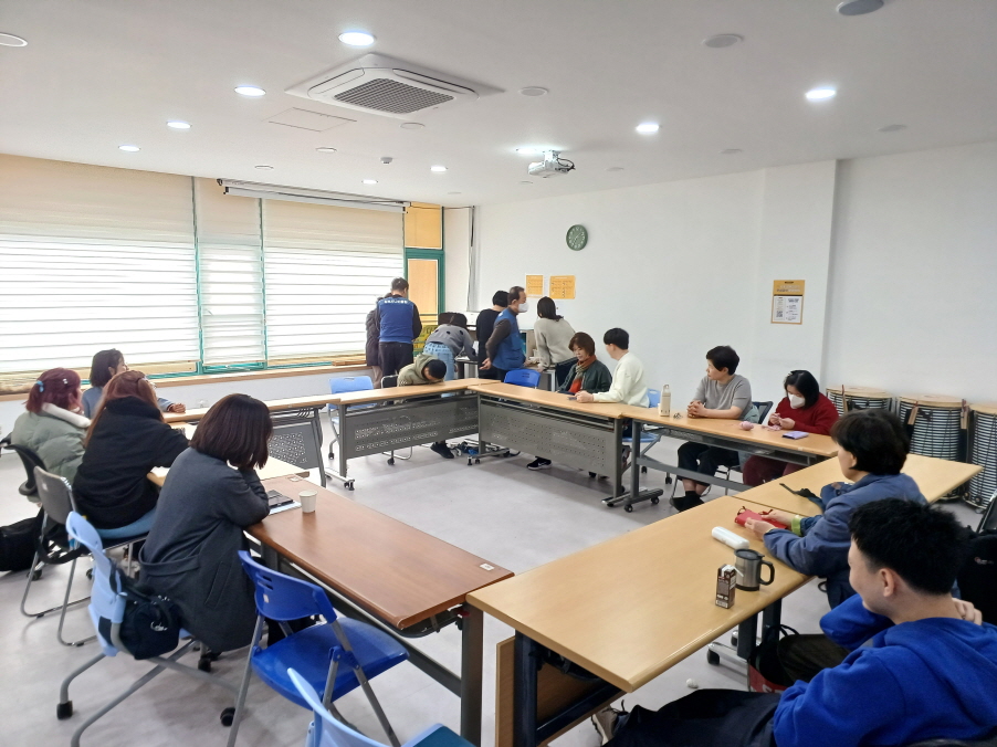 2024년 3월 22일(금) 해피투게더 중등 시민 사회 수업 사진(1)