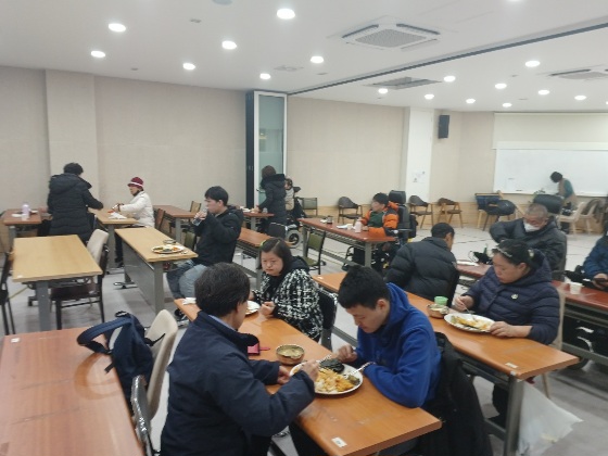 2023년 11월 28일(화) 점심급식(콩나물밥&양념장, 양파장아찌...)