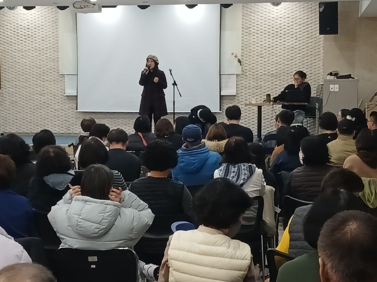 2024년 11월 29일(금) 까짓꺼 하면되지! 영화제 사진입니다