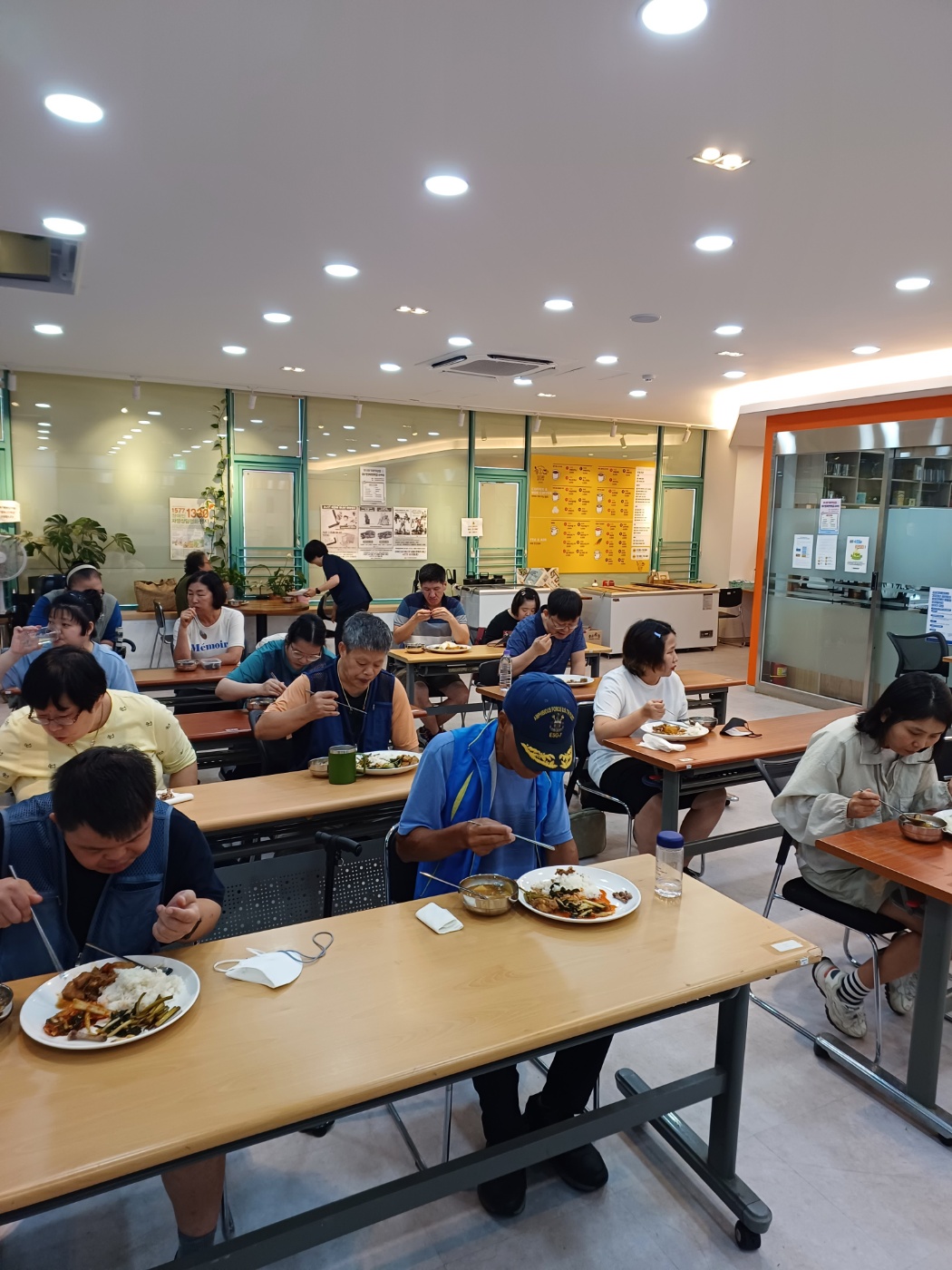 2023년 08월 28일(월) 점심급식(찜닭, 버섯된장국...)