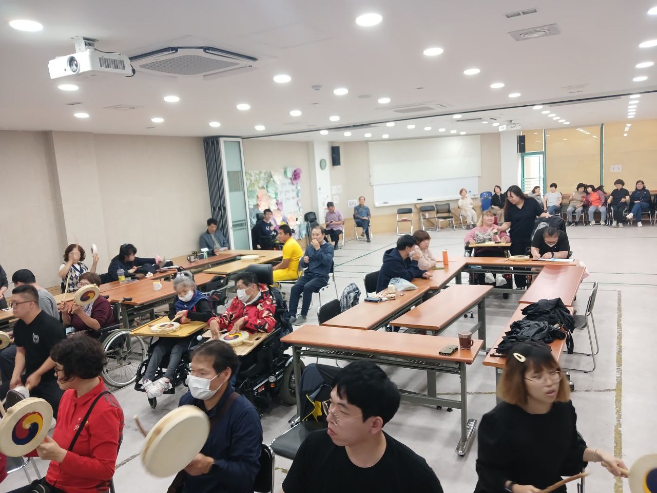 2024년 10월 15일(화)색동아리랑 춤수업 사진
