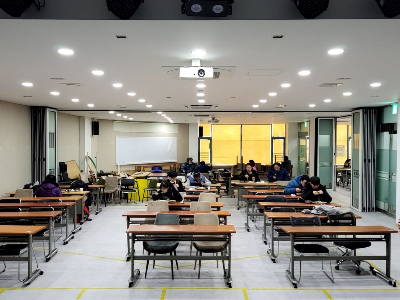 2023/1/18(수)- 점심식사(돼지갈비찜 어묵불조림...)