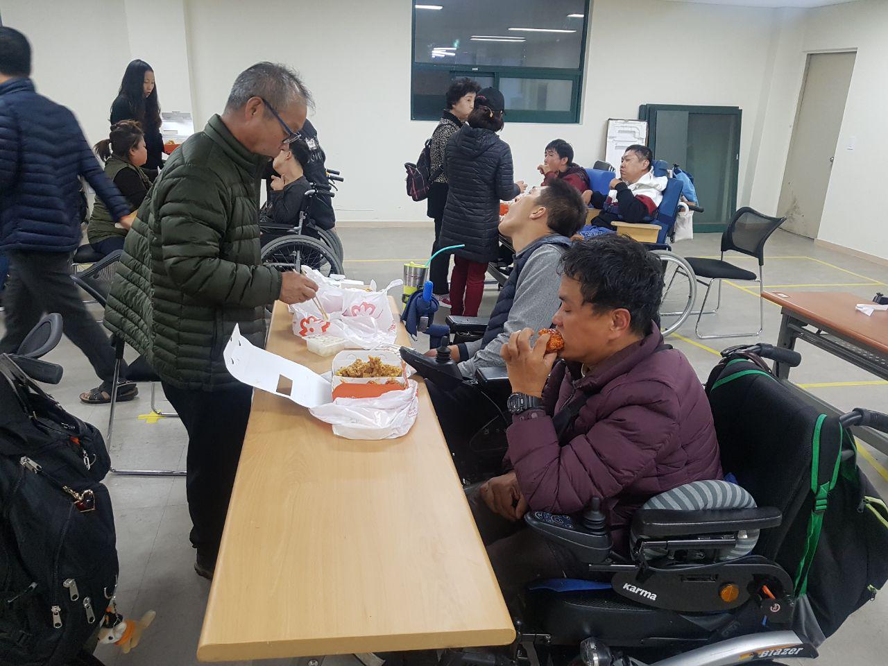2018년 10월 25일 - 제3회 학생회 사진