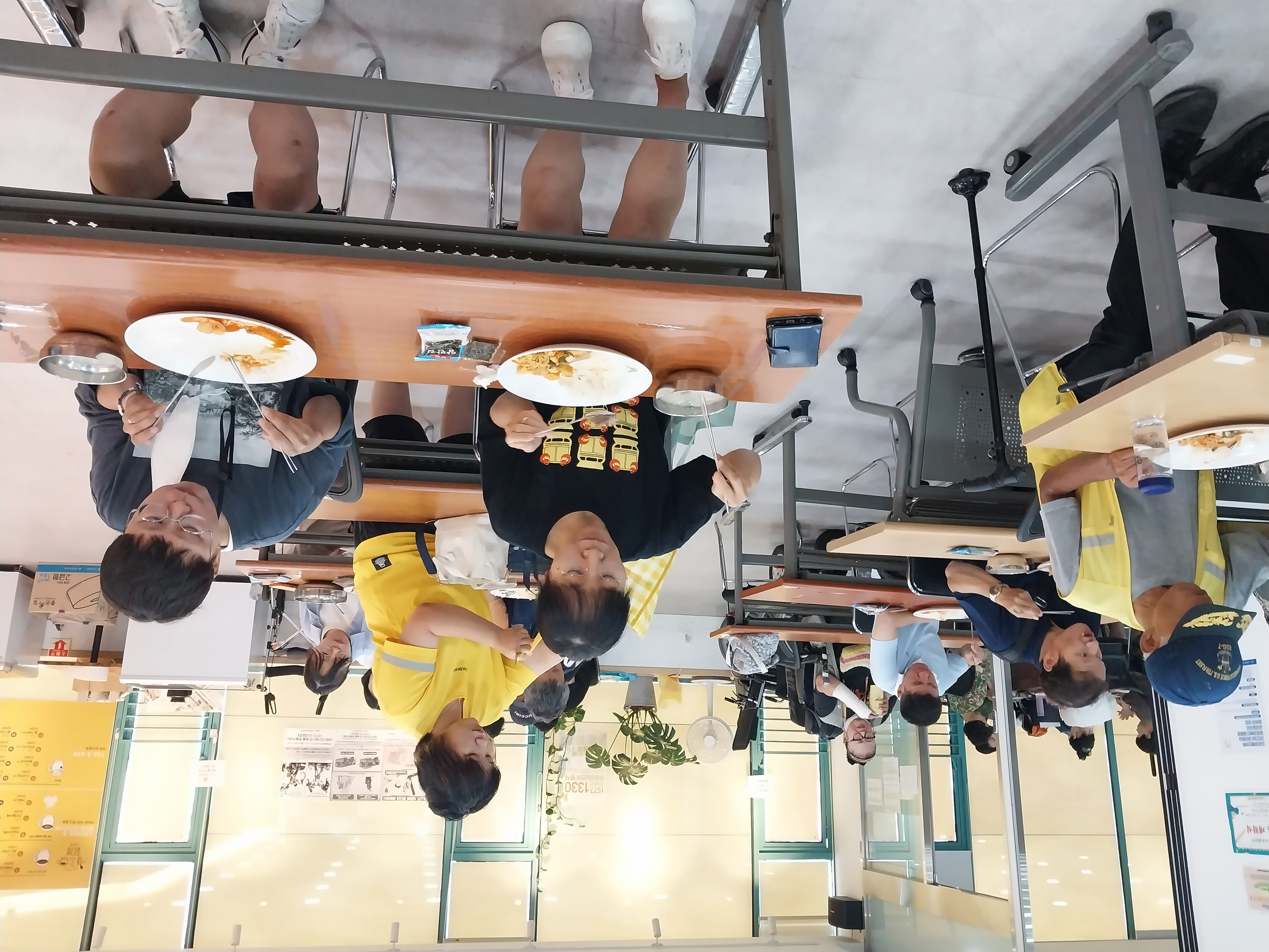 2023년 08월 04일(금) 점심급식(곰국, 배추겉절이...)
