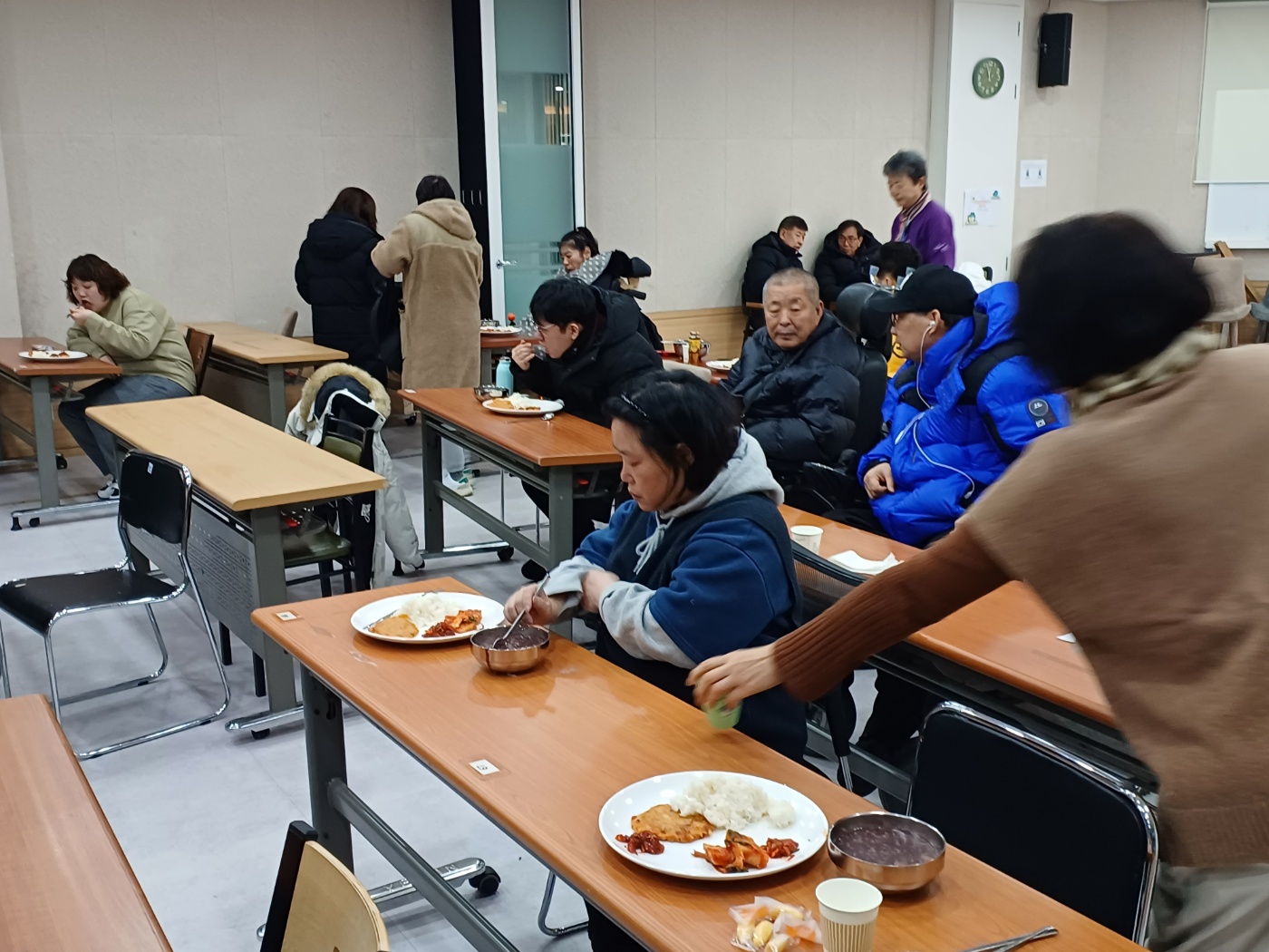 2023년 12월 21일(목) 점심급식(맑은생새우찌개, 떡갈비...)