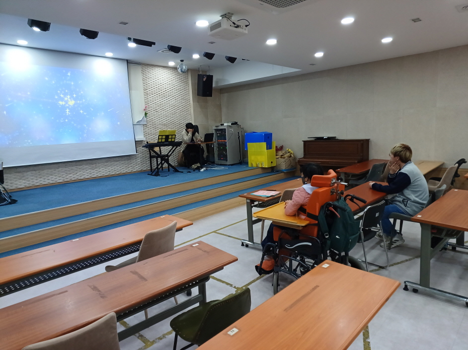 2024년 4월 12일(금) 두런두런 3반 수업 사진