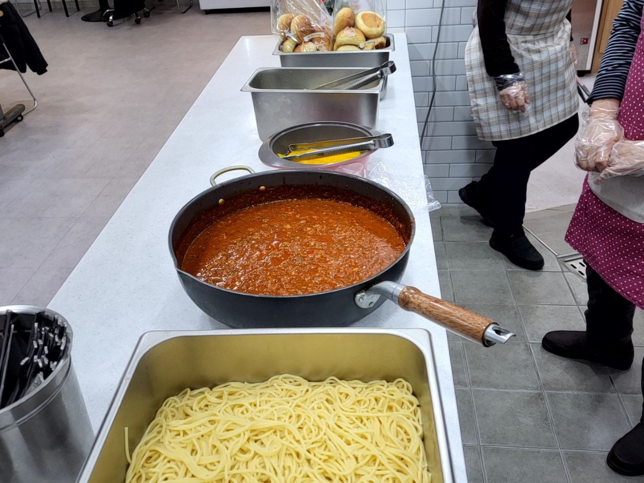2023/2/23(목)- 점심식사(토마토스파게티, 모닝빵..)
