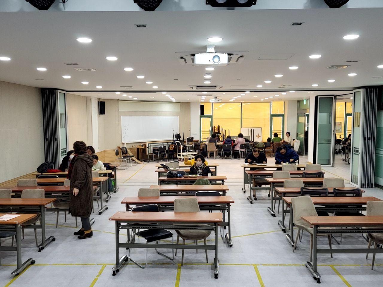 2023/2/17(금)- 점심식사(우렁된장찌개,꽃빵...)