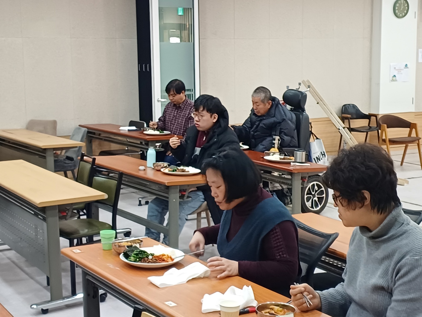 2023년 12월 20일(수) 점심급식(호박고추장찌개, 콩고기장조림...)