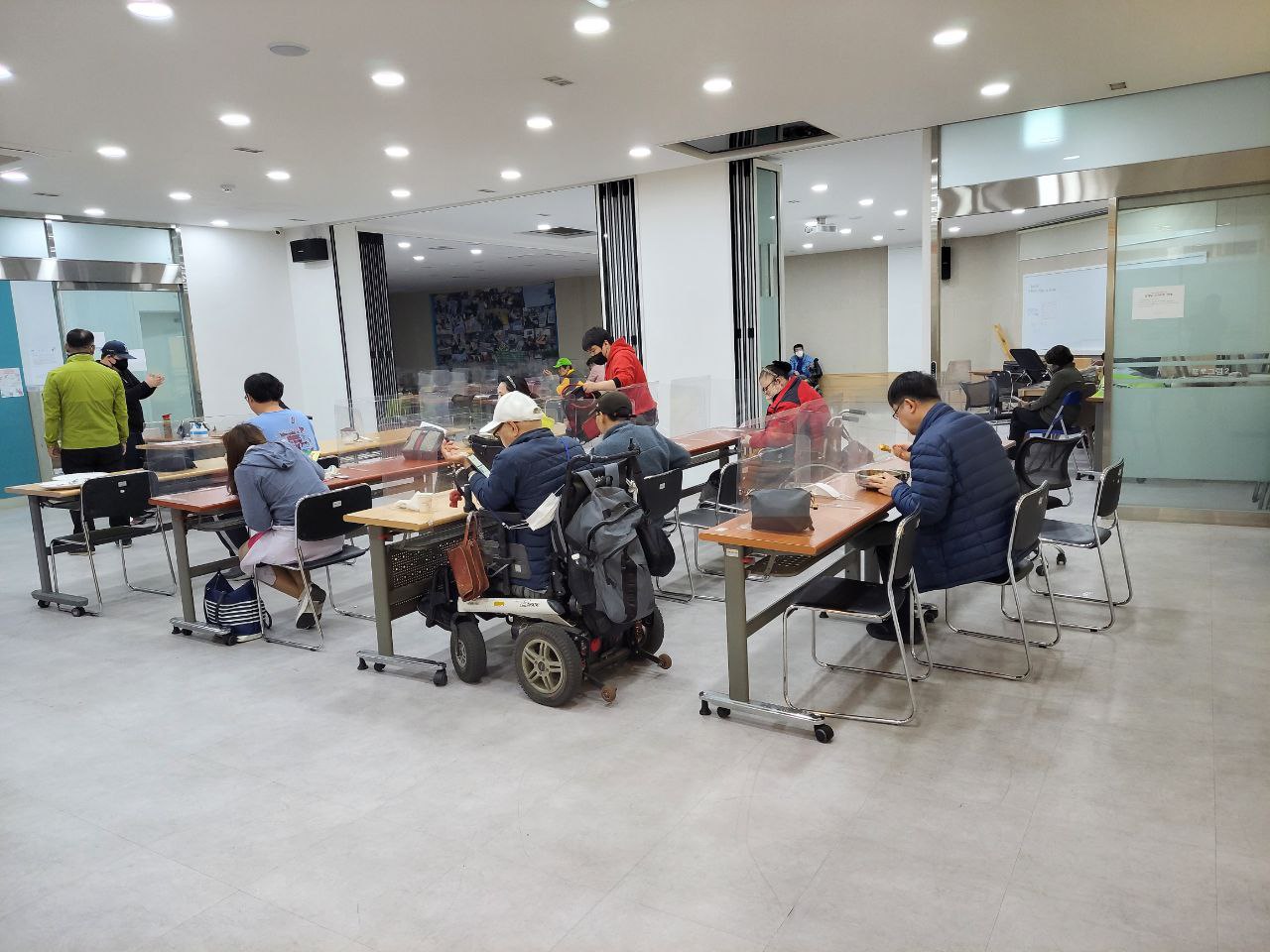 2022/05/02(월) - 점심시간 (오늘 메뉴는 형형색색 맛있는 비빔밥)