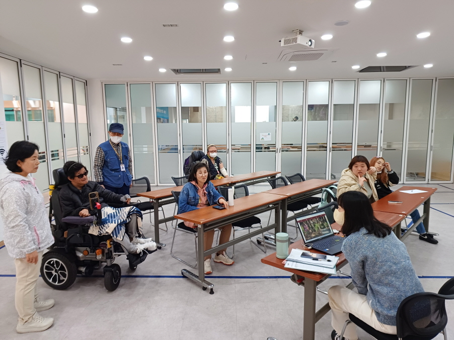 2024년 4월 12일(금) 두런두런 1,2합반 수업 사진