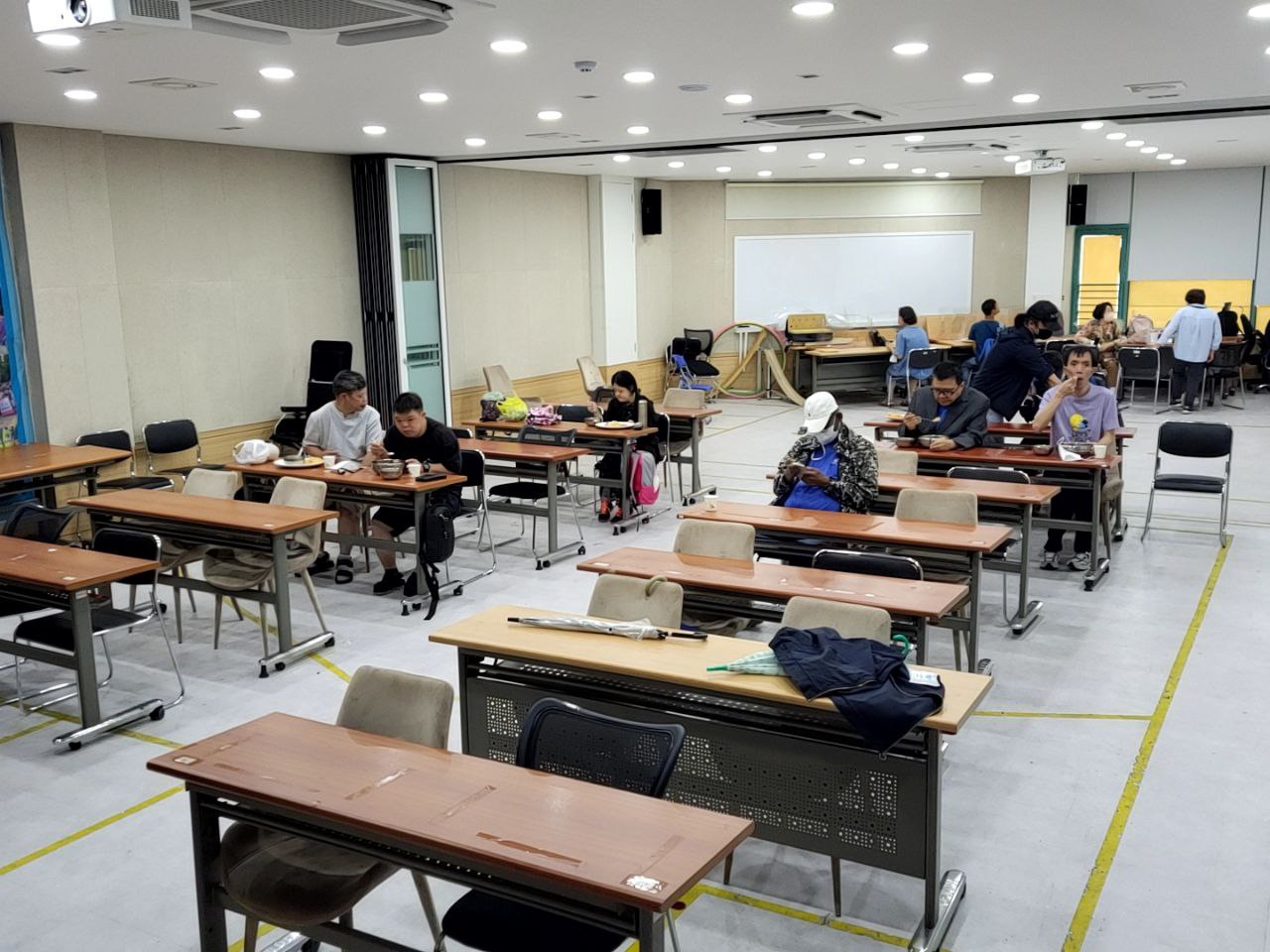 2022/08/29(월) - 점심식사(계란파국, 새우볶음밥,...)