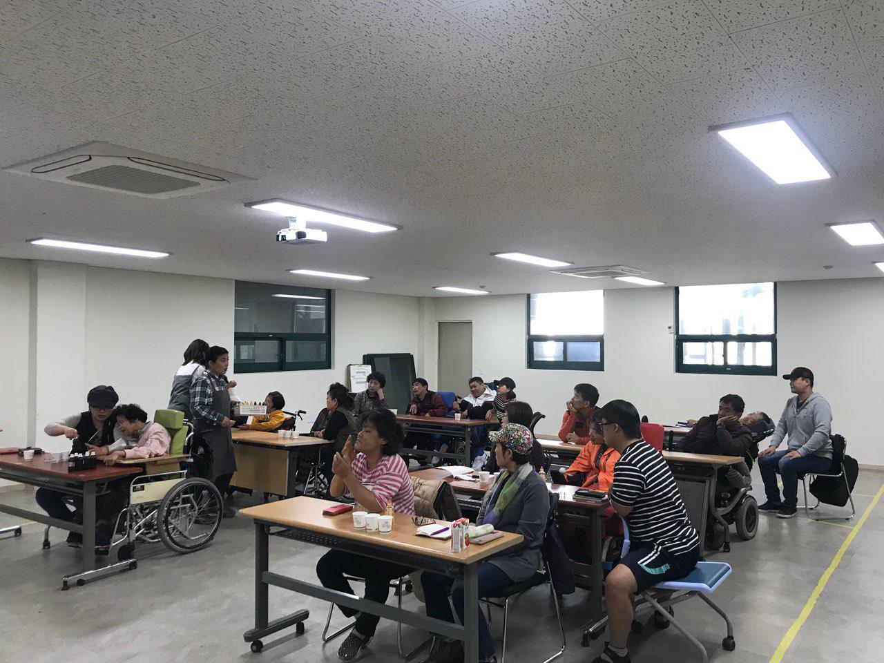 2018년 10월 25일 - 미술수업 사진