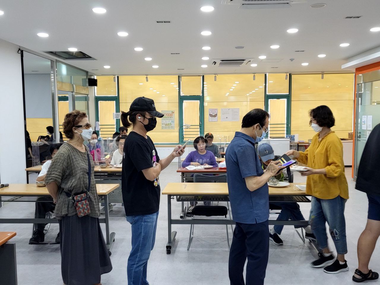 2022/09/19(월) - 점심식사(돈까스, 콩나물국, 참깨샐러드 멸치견과류볶음...)