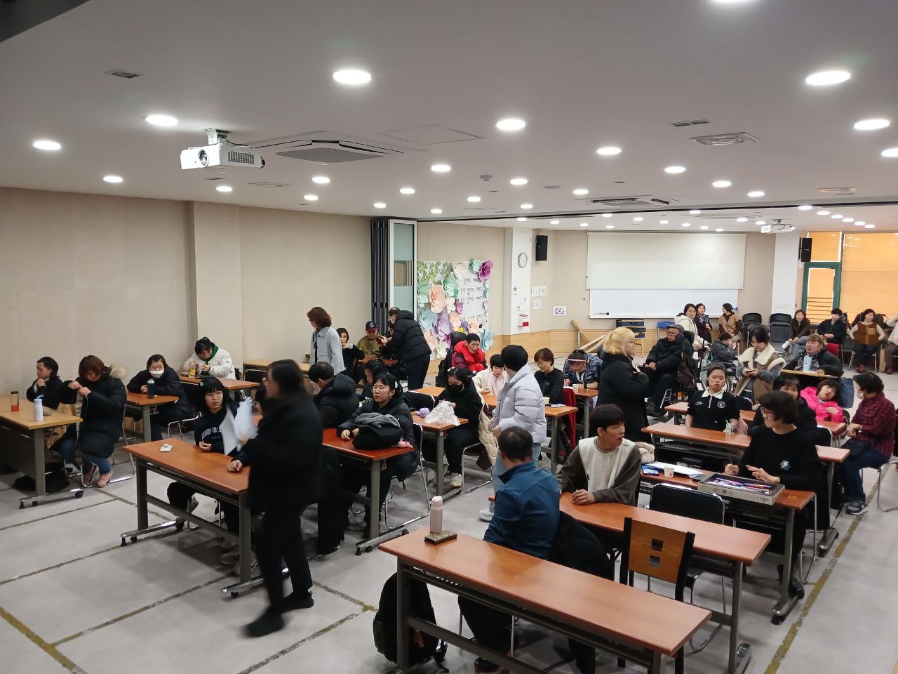 2024년 12월 2일(월) 두런두런 전체 합반 수업사진