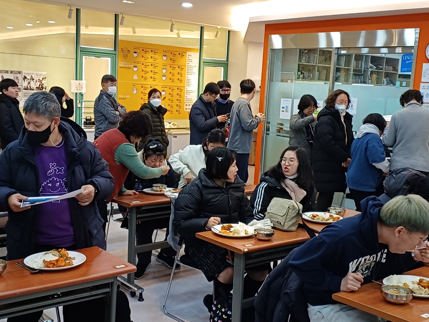 2023년 12월 18일(월) 점심급식(열무된장국, 닭갈비...)