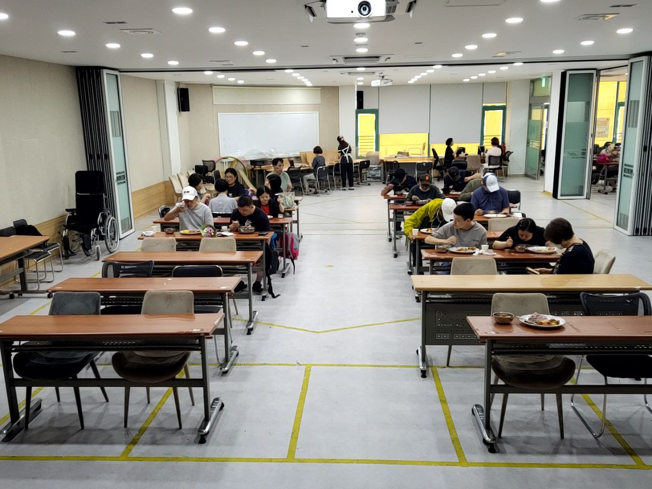 2022/08/26(금) - 점심시간(잡곡밥, 감자조림, 돼지김치찌개...)