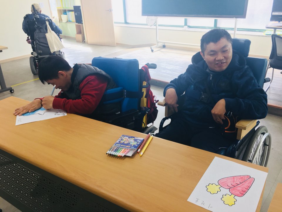 2018년 4월 12일 - 미술수업 사진