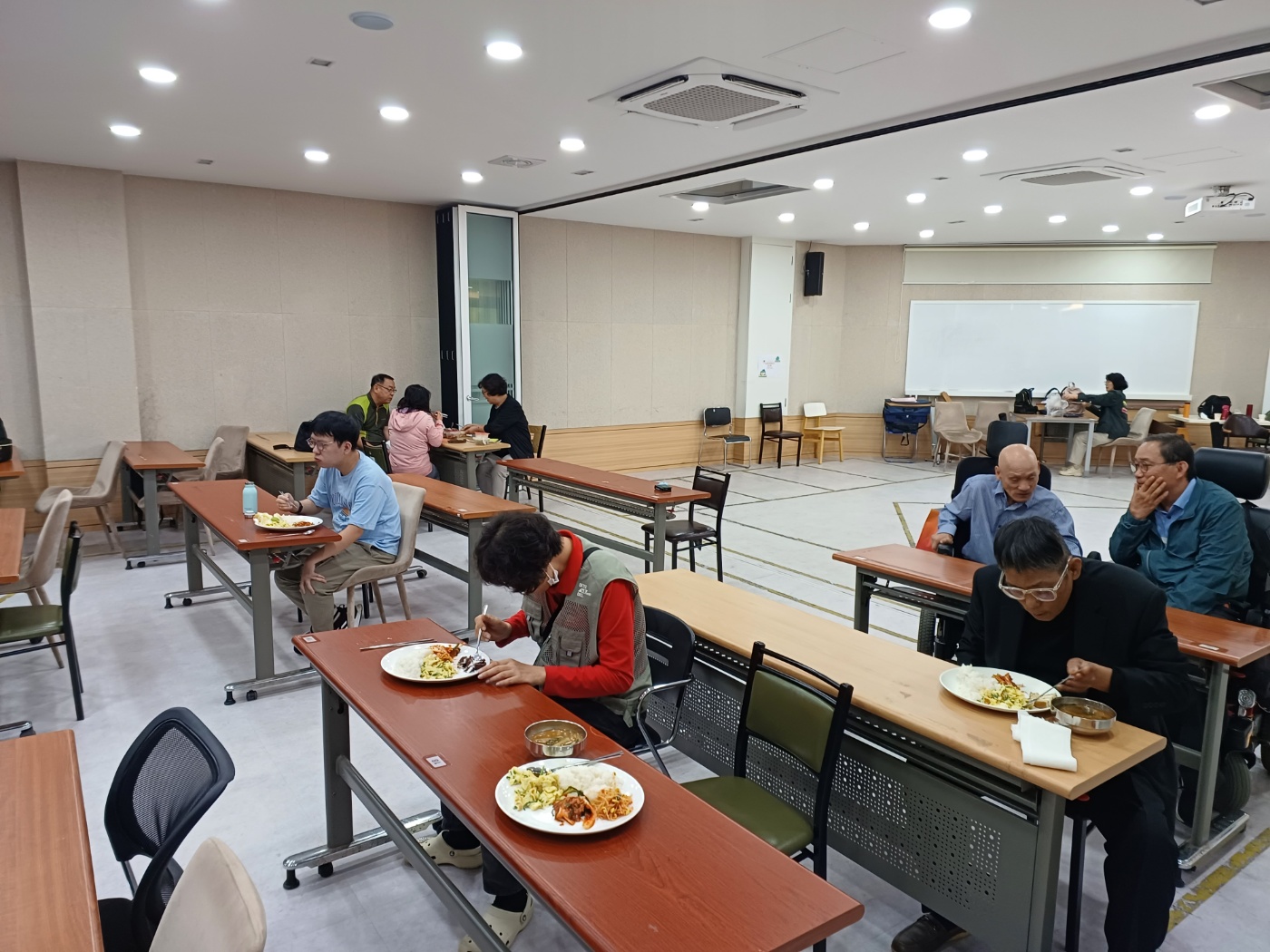 2023년 09월 22일(금) 점심급식(사골우거지국, 스크램블드에그...)