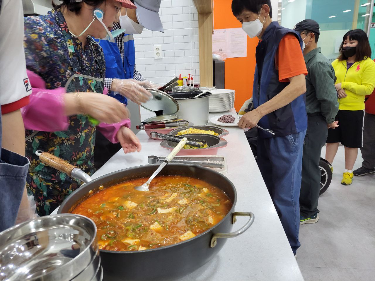 2022/05/09(월) 점심식사(메뉴:삼치구이,참치김치찌게...)