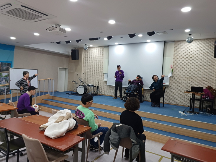 2024년 3월 11일(월) 춤 수업 사진