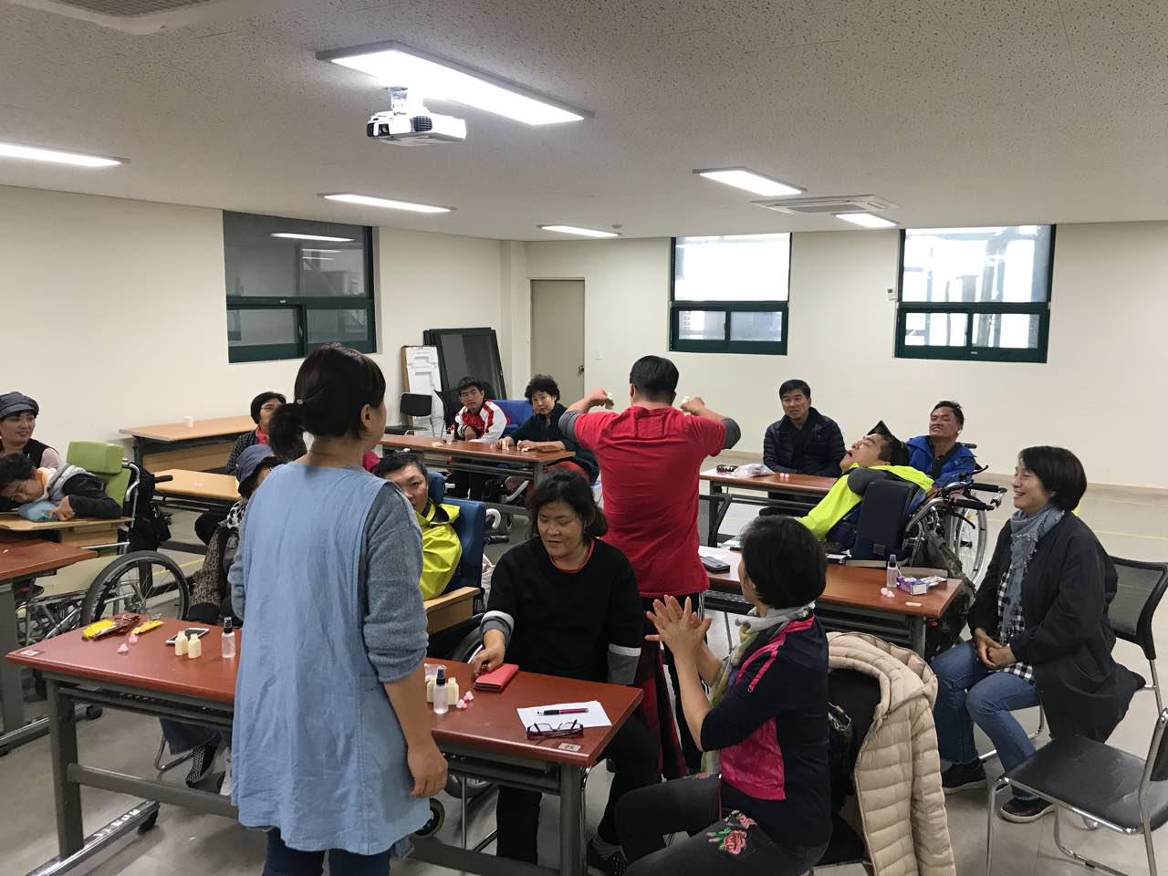 2018년 10월 11일 - 미술수업 사진