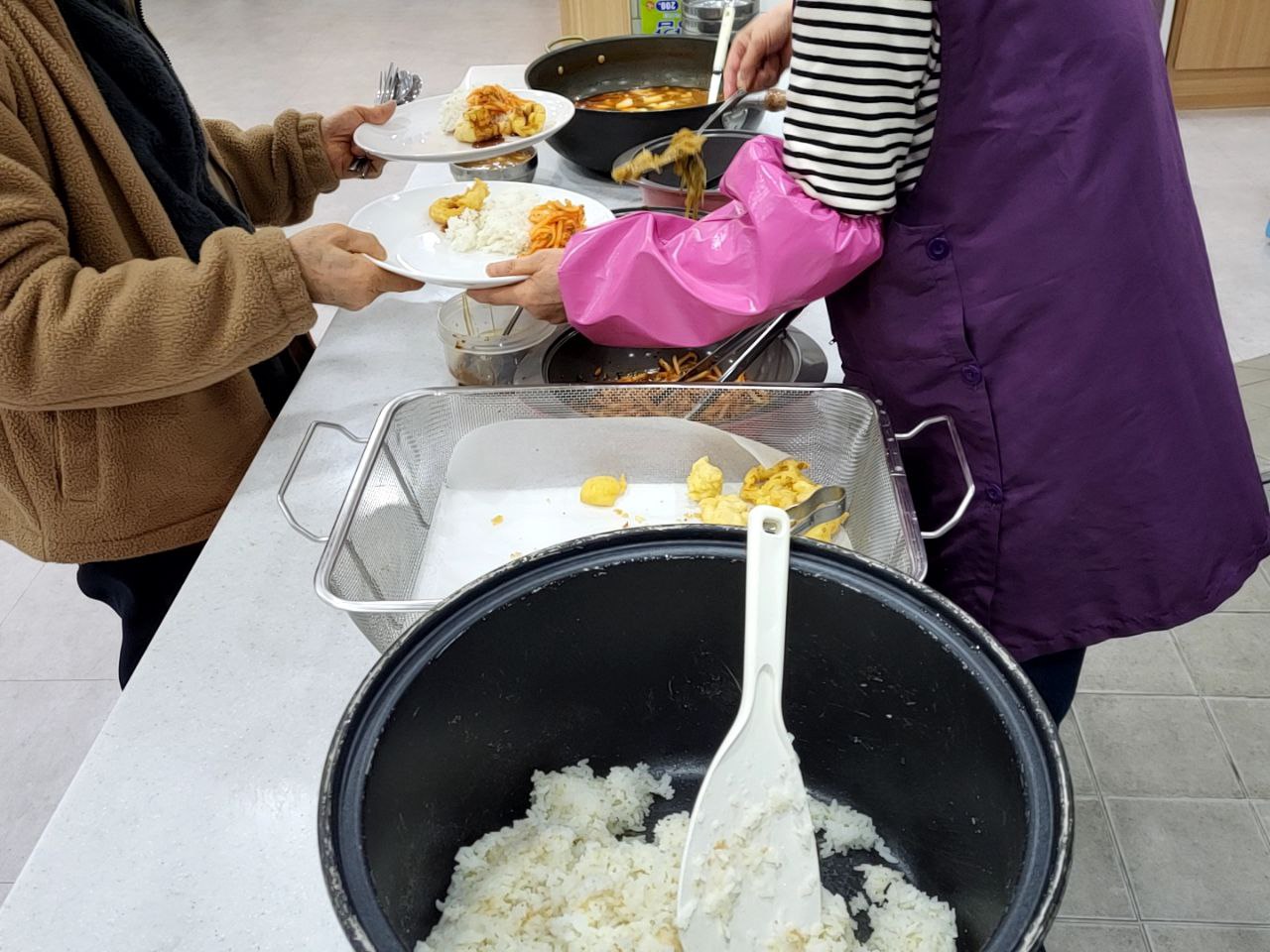 2023/1/4(수) 점심식사 ( 순두부찌개, 왕손오징어링, 무생채무침..)