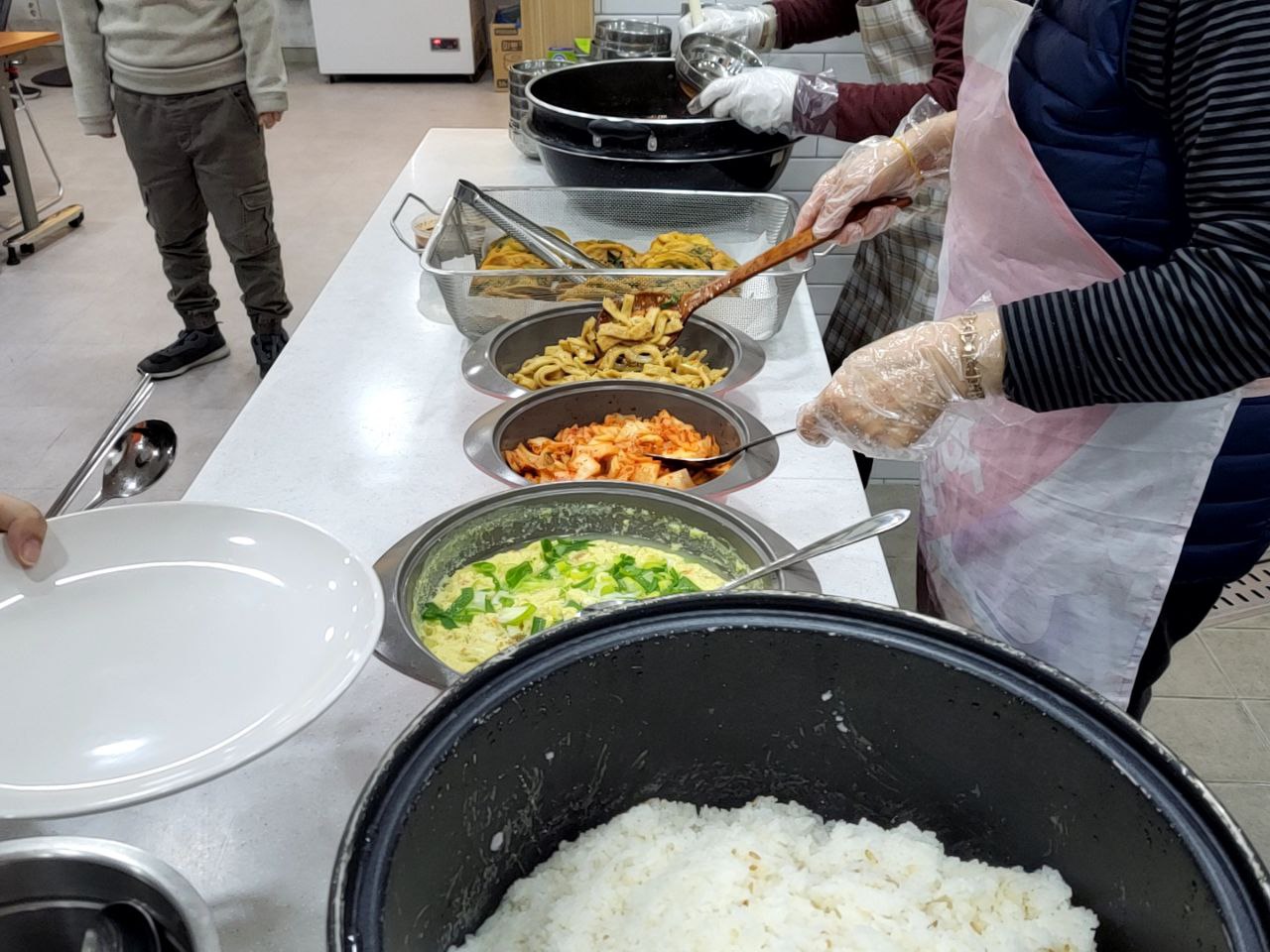 2023/2/6(월)- 점심식사(돈육김치찌개,어묵야채볶음...)