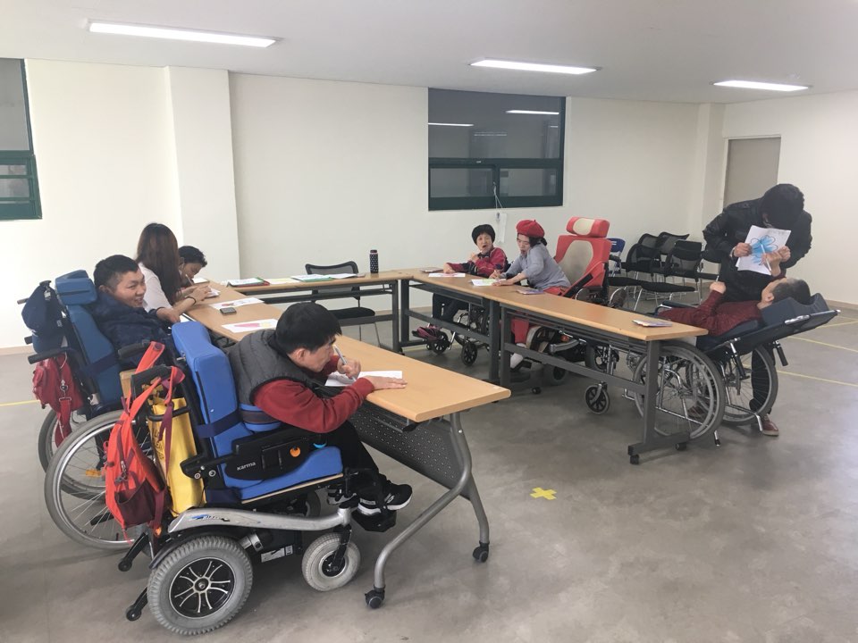2018년 4월 12일 - 미술수업 사진