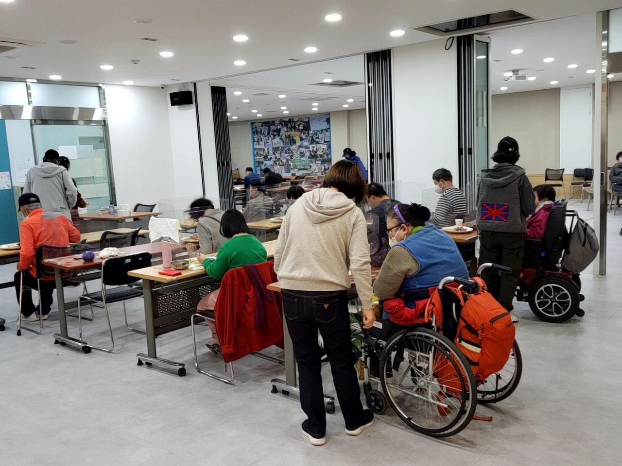 2022/10/20(목) - 점심식사(소고기뭇국,멘보사...)