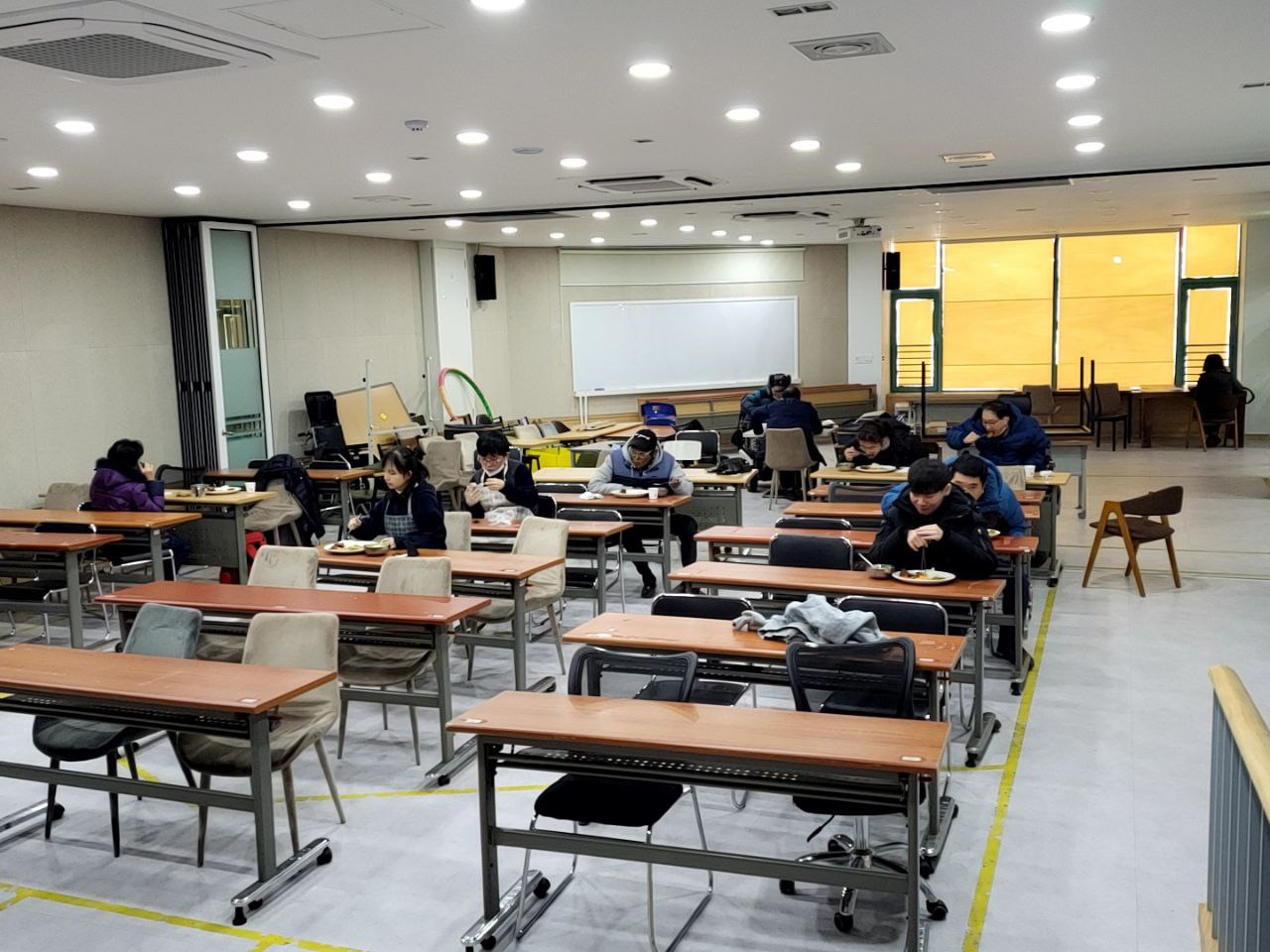 2023/1/18(수)- 점심식사(돼지갈비찜 어묵불조림...)