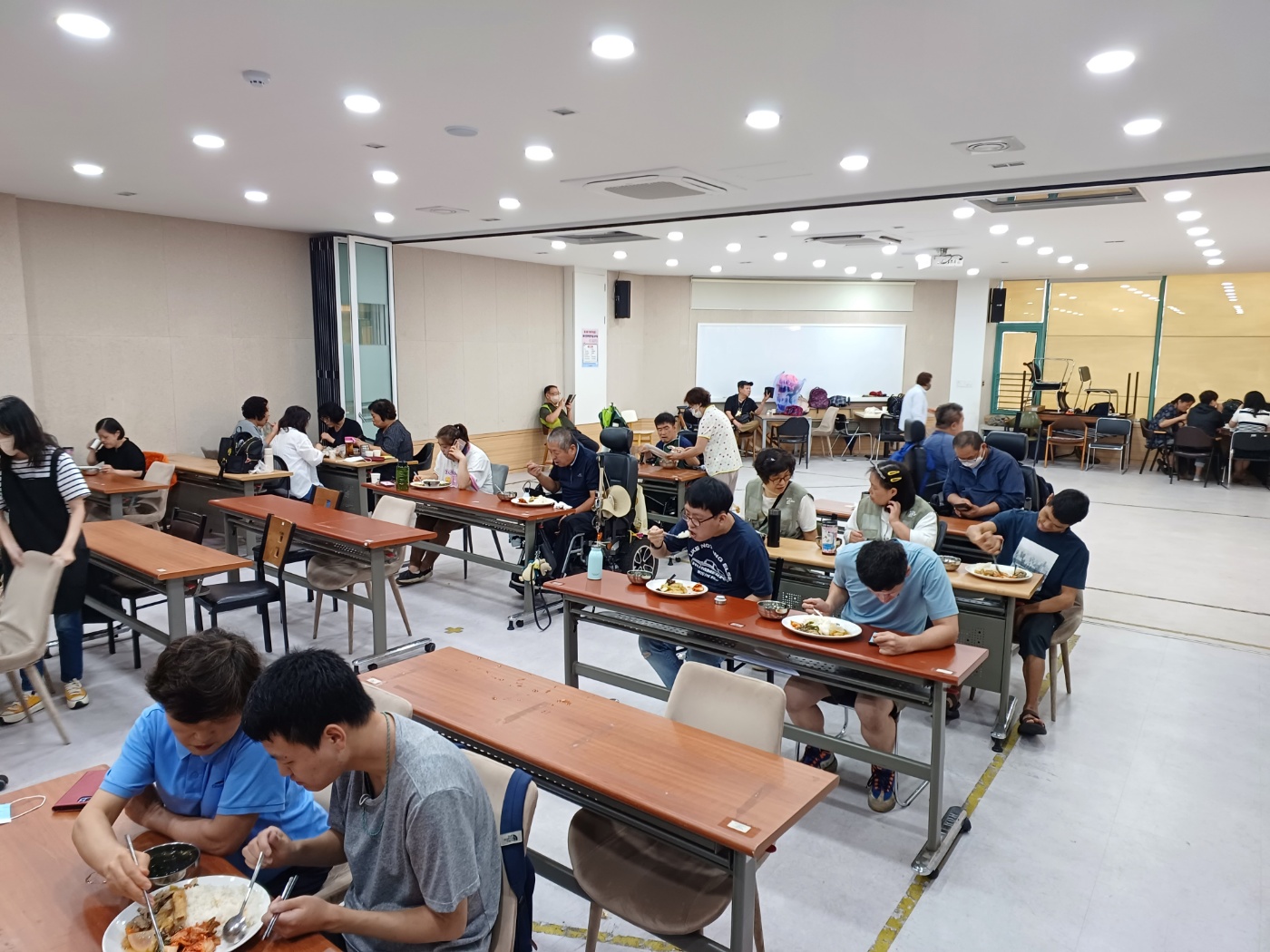 2023년 08월 29일(화) 점심급식(탕수육/소스, 미소된장국...)
